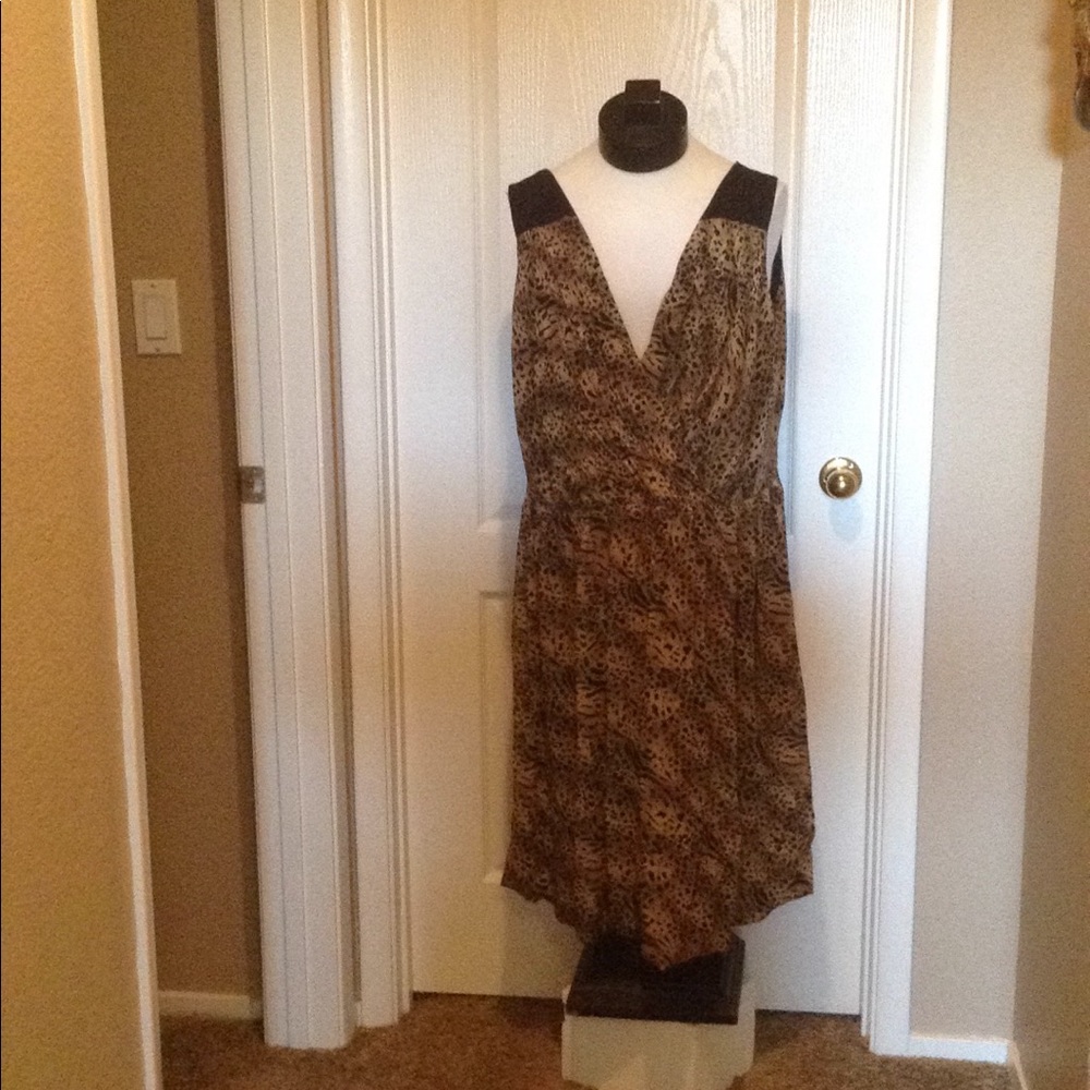 ADRIANNA PAPELL DESIGNER SILK DRESS